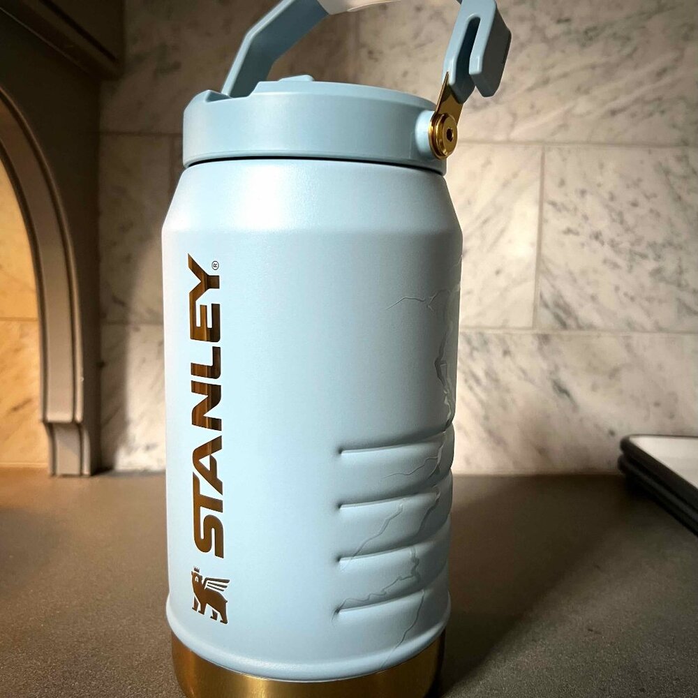 Messi x Stanley 1913 IceFlow Flip Straw Jug 64 Oz. Ice Flow Blue - Picture 3 of 6